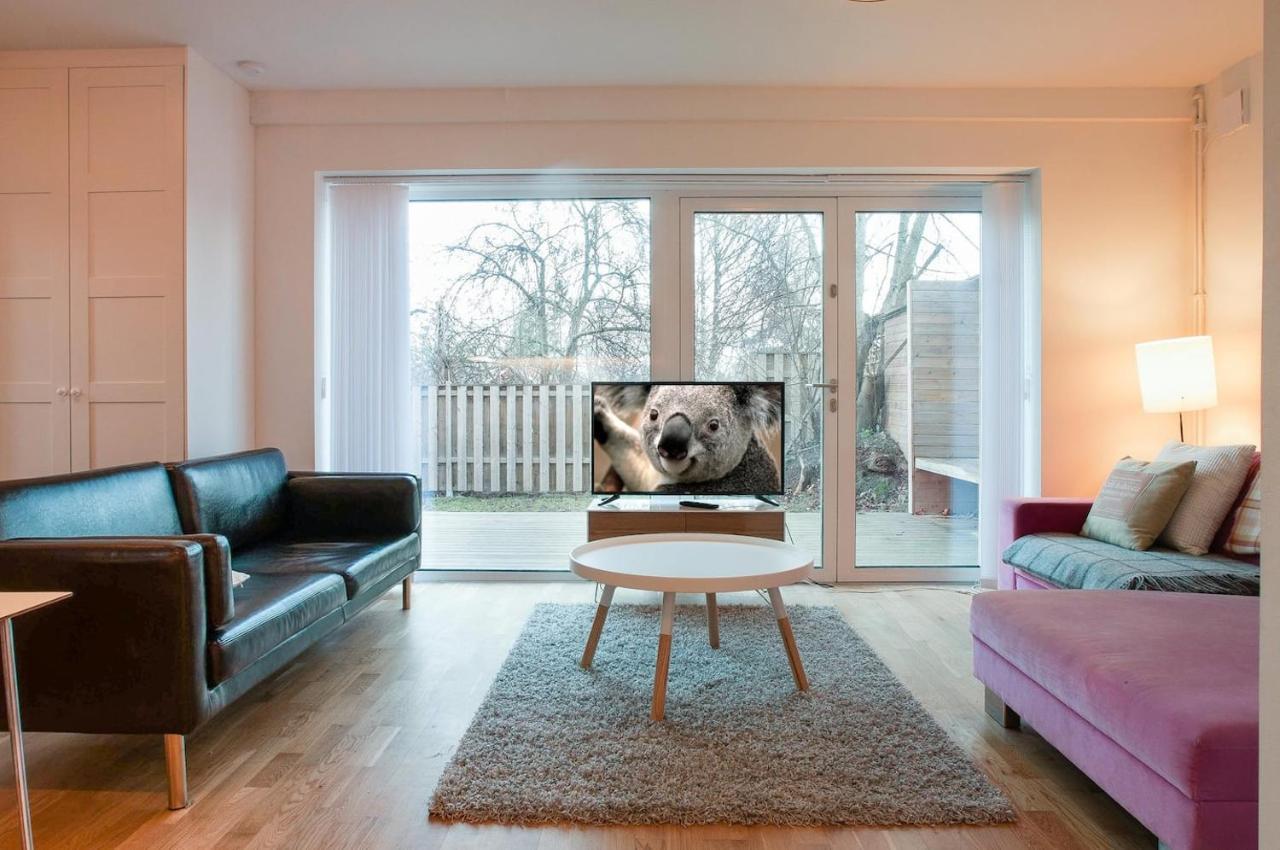 Townhouse On Arlanda Stockholm Metro Line - Easy Checkin Villa Sollentuna Exterior foto